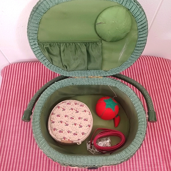 Vintage Sewing Box With Notions - Picture 7 of 14